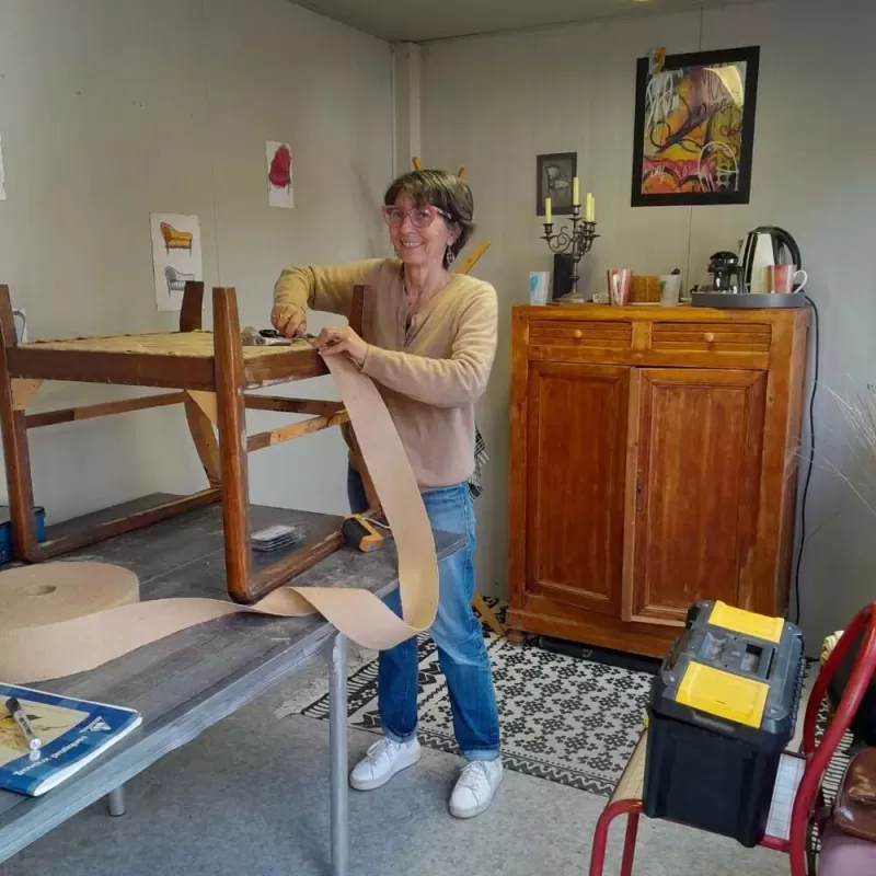 Cours de tapisserie, Prunelli-di-Fiumorbo, Les petits fauteuils