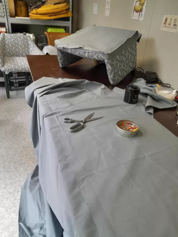 Cours de tapisserie, Prunelli-di-Fiumorbo, Les petits fauteuils