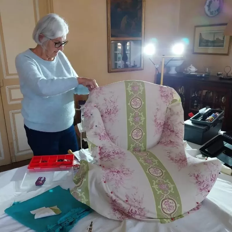 Cours de tapisserie, Prunelli-di-Fiumorbo, Les petits fauteuils