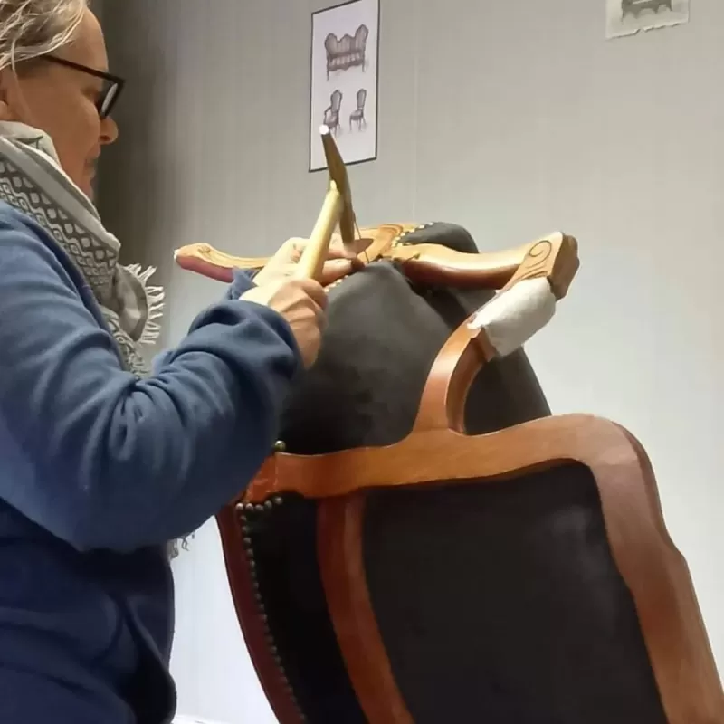 Cours de tapisserie, Prunelli-di-Fiumorbo, Les petits fauteuils