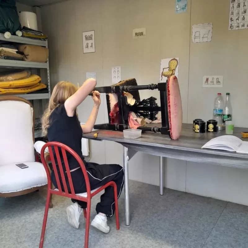 Cours de tapisserie, Prunelli-di-Fiumorbo, Les petits fauteuils