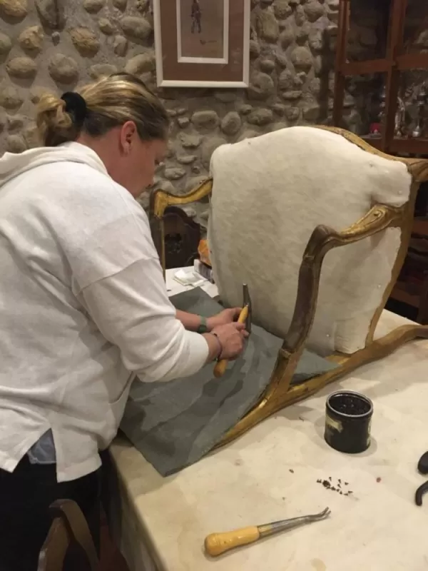 Cours de tapisserie, Prunelli-di-Fiumorbo, Les petits fauteuils