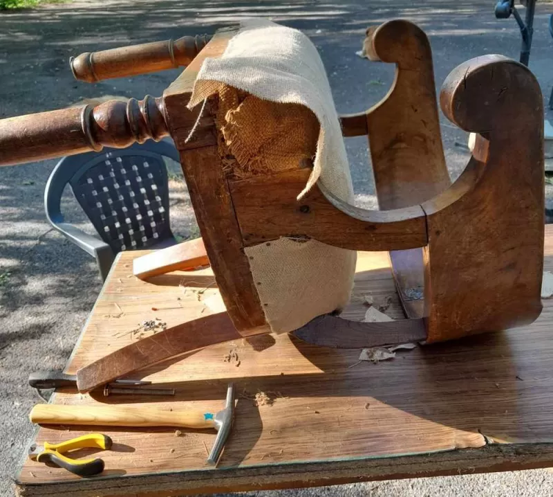 Rénovation de fauteuils, Corte, Les petits fauteuils