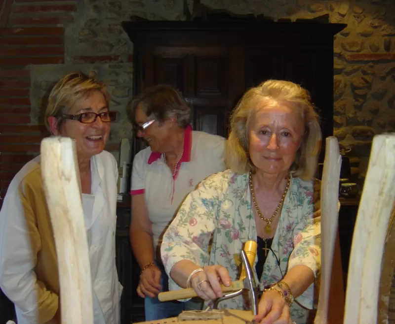 Cours de tapisserie, Prunelli-di-Fiumorbo, Les petits fauteuils