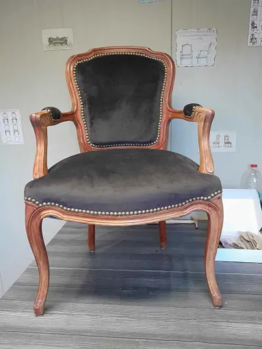 Réfection de fauteuil Louis XV avec finition cloutée à Prunelli-di-Fiumorbo, Prunelli-di-Fiumorbo, Les petits fauteuils