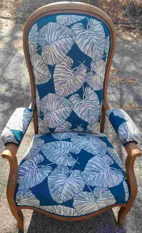 Rénovation d'un voltaire par un artisan tapissier, Corte, Les petits fauteuils