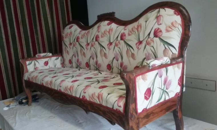 Rénover une banquette de façon traditionnelle, Corte, Les petits fauteuils