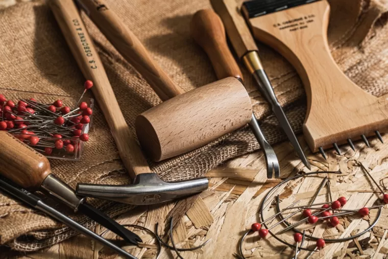 Les bases de l'apprentissage en tapisserie de sièges, Corte, Les petits fauteuils