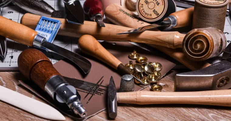 Les bases de l'apprentissage en tapisserie de sièges, Prunelli-di-Fiumorbo, Les petits fauteuils