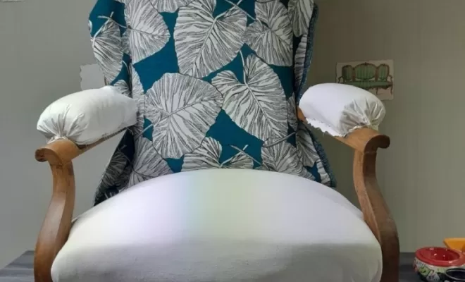 Rénovation d'un voltaire par un artisan tapissier, Corte, Les petits fauteuils