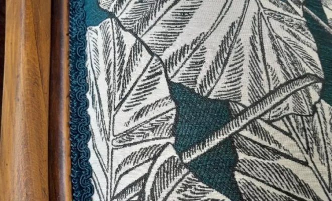 Rénovation d'un voltaire par un artisan tapissier, Corte, Les petits fauteuils