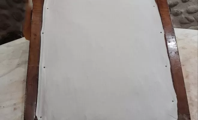 Rénovation d'un voltaire par un artisan tapissier, Corte, Les petits fauteuils