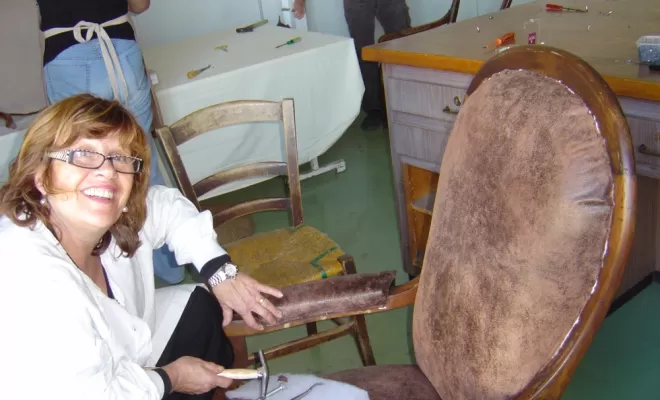 Cours de tapisserie d'ameublement traditionnel avec semences et crin, Corte, Les petits fauteuils