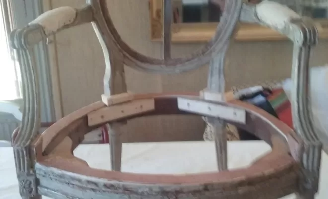 Atelier de restauration de fauteuils anciens de manière traditionnelle, Corte, Les petits fauteuils