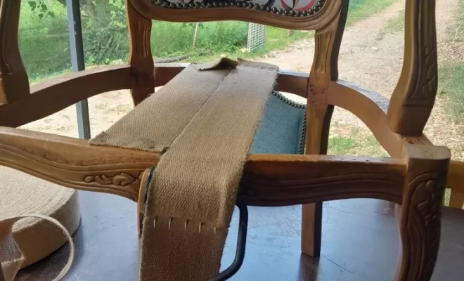 Vente de 2 fauteuils style Louis XV refaits entièrement à neuf, pièces uniques sur Corte, Corte, Les petits fauteuils