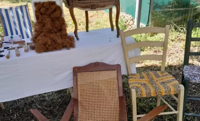 Marché local avec L'ama Salvatica - Conservatoire des amoureux des plantes du maquis à Porto Vecchio, Corte, Les petits fauteuils