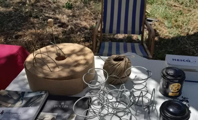 Marché local avec L'ama Salvatica - Conservatoire des amoureux des plantes du maquis à Porto Vecchio, Corte, Les petits fauteuils