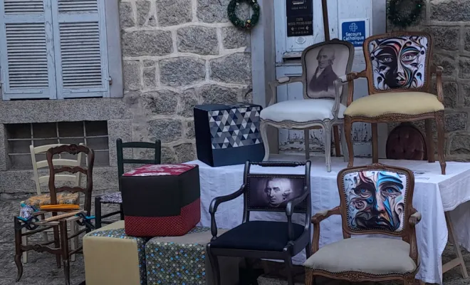  🎄 La magie de Noël au marché de Sartène, Prunelli-di-Fiumorbo, Les petits fauteuils