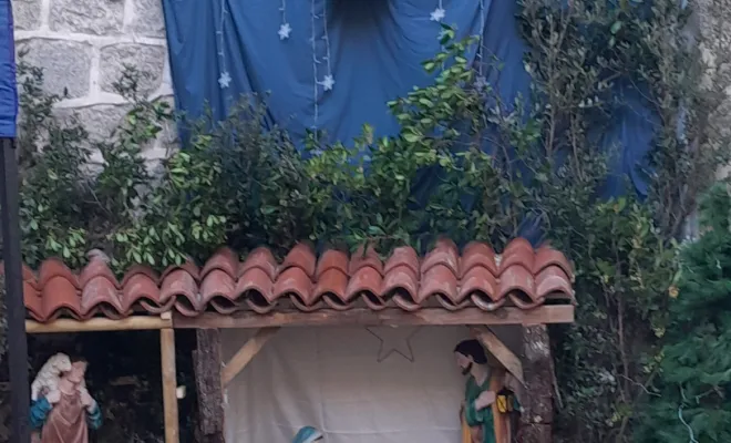  🎄 La magie de Noël au marché de Sartène, Prunelli-di-Fiumorbo, Les petits fauteuils